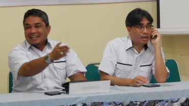 Nadjmi Adhani & Darmawan Jaya Setiawan