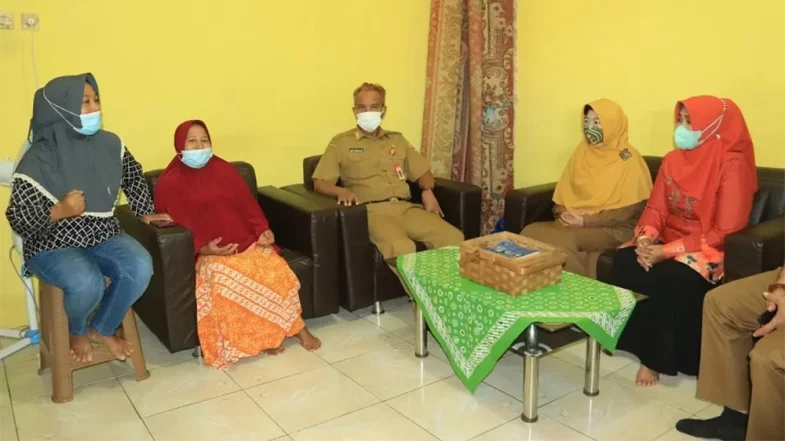 Sekda Kota Banjarbaru, Said Abdullah beserta jajaran kunjungi keluarga Alm. Dwi Kustianto.