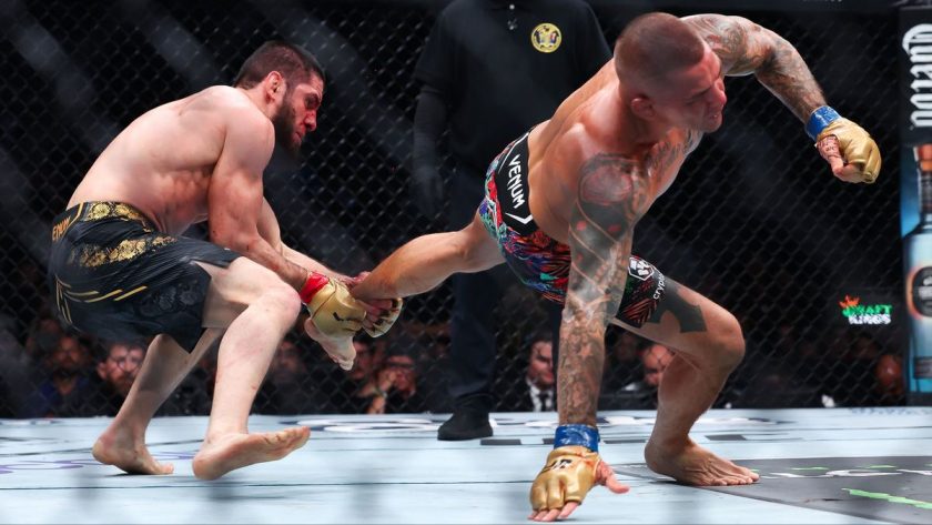 Islam Makhacev berhasil mempertahankan gelarnya pada UFC 302 saat melawan Dustin Poirier