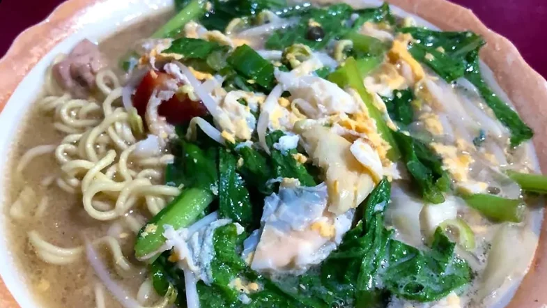 Menu mi kuah di Warung Mama Aseng yang kini sudah pindah ke lokasi baru. (Foto: Kartika Arrum via ulasan Google).