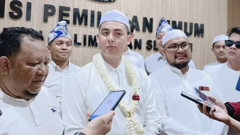 Muhammad Hidayattollah saat mendaftarkan diri sebagai calon anggota DPD RI dari Kalimantan Selatan pada 07 Mei 2023. (Foto: shalokalindonesia)
